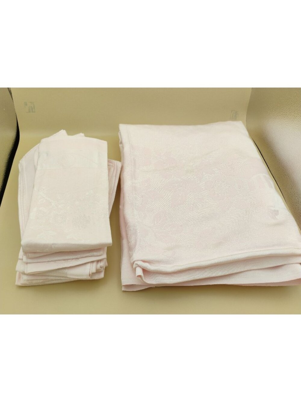 Vintage Pink Damask Floral Tablecloth 60" x 96" With 12 Matching Napkins